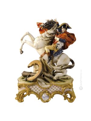 NAPOLEÓN CRUZANDO LOS ALPES Figura de porcelana Capodimonte figura hecha a mano Made in Italy