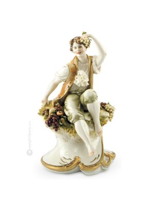 JOVEN CON FRUTA Figura de estatua de porcelana Capodimonte hecha a mano en Italia