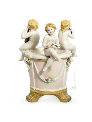 CHERUBI AL POZZO Figura de porcelana Capodimonte hecha a mano Made in Italy