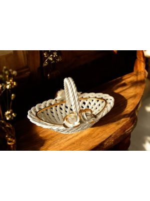 Prestigioso centro de mesa de cerámica, con rosas y detalles dorados, hecho a mano.