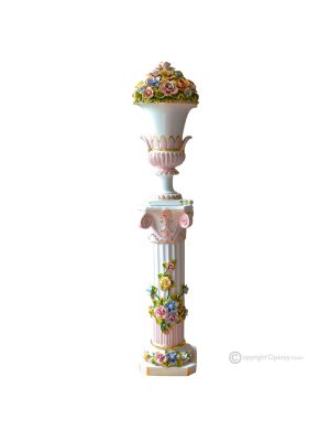 Jarrón con columna en cerámica artística, decorado con rosas, cristales Swarovski y detalles dorados.