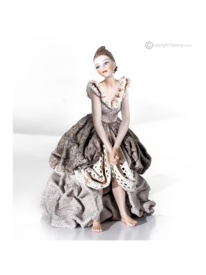 DAMA - Estatuilla de Capodimonte, dama de porcelana, belleza atemporal.