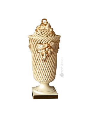 Lámpara de mesa artística de cerámica estilo barroco con detalle en oro de 24k y cristales Swarovski.