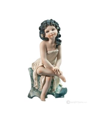 GAI - Estatuilla de Capodimonte, arte italiano en porcelana pura y refinada.