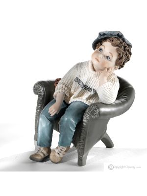 PIERO - Estatuilla de Capodimonte, niño de pura elegancia en porcelana fina y rara.