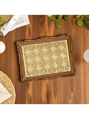 Obra de madera realizada artesanalmente, adornada con pan de oro de 24 quilates y creada en el corazón de Florencia.